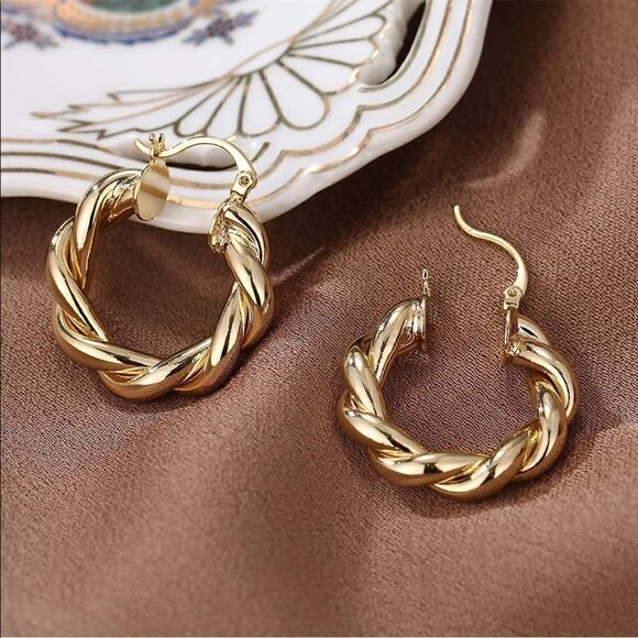 NEW Chunky Twisted 14k Gold Plated Earrings - Picture 1 of 5